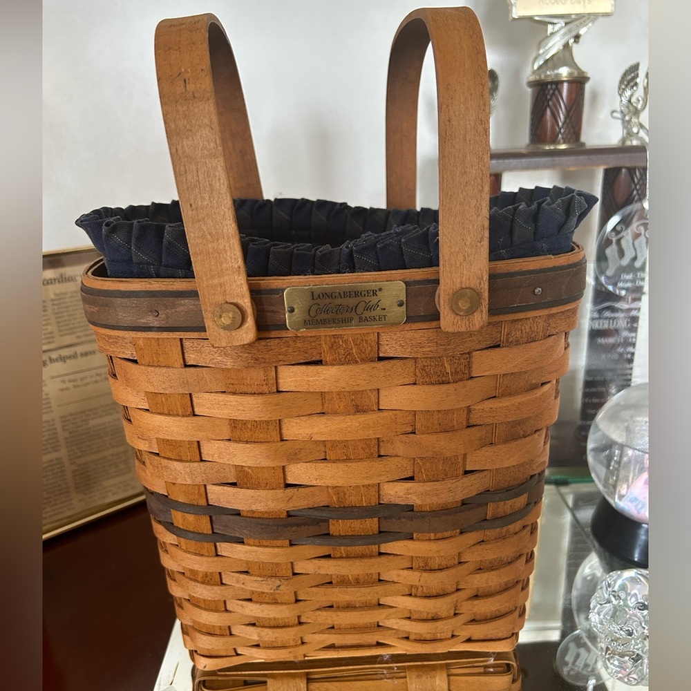 Longaberger Woven Basket with Liner collecters club membership vintage 1998